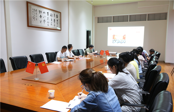 云南匯成建筑工程有限公司黨支部開展“火紅七月，黨旗飄揚(yáng)”傳遞正能量主題活動(dòng)